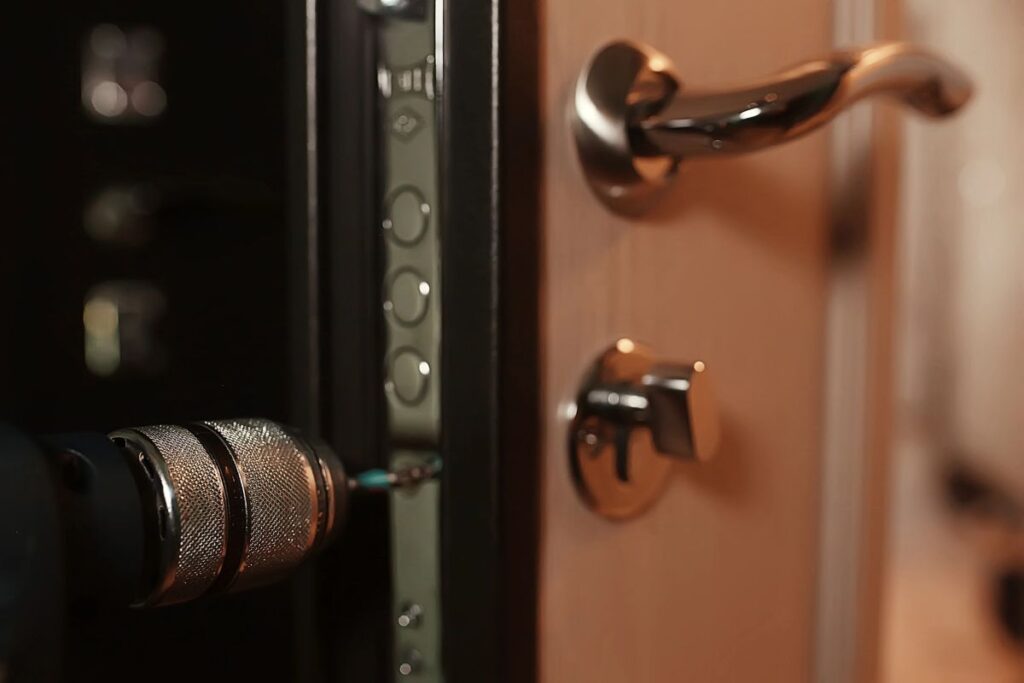 Ouverture de porte claquée La Neuville-Vault (60112) SOS Serrurier Muel